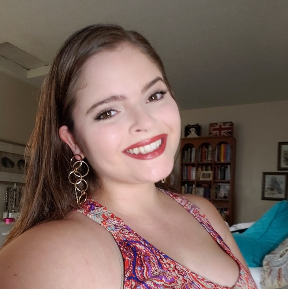 Meet your Posher, Alisa - Picture 1 of 1